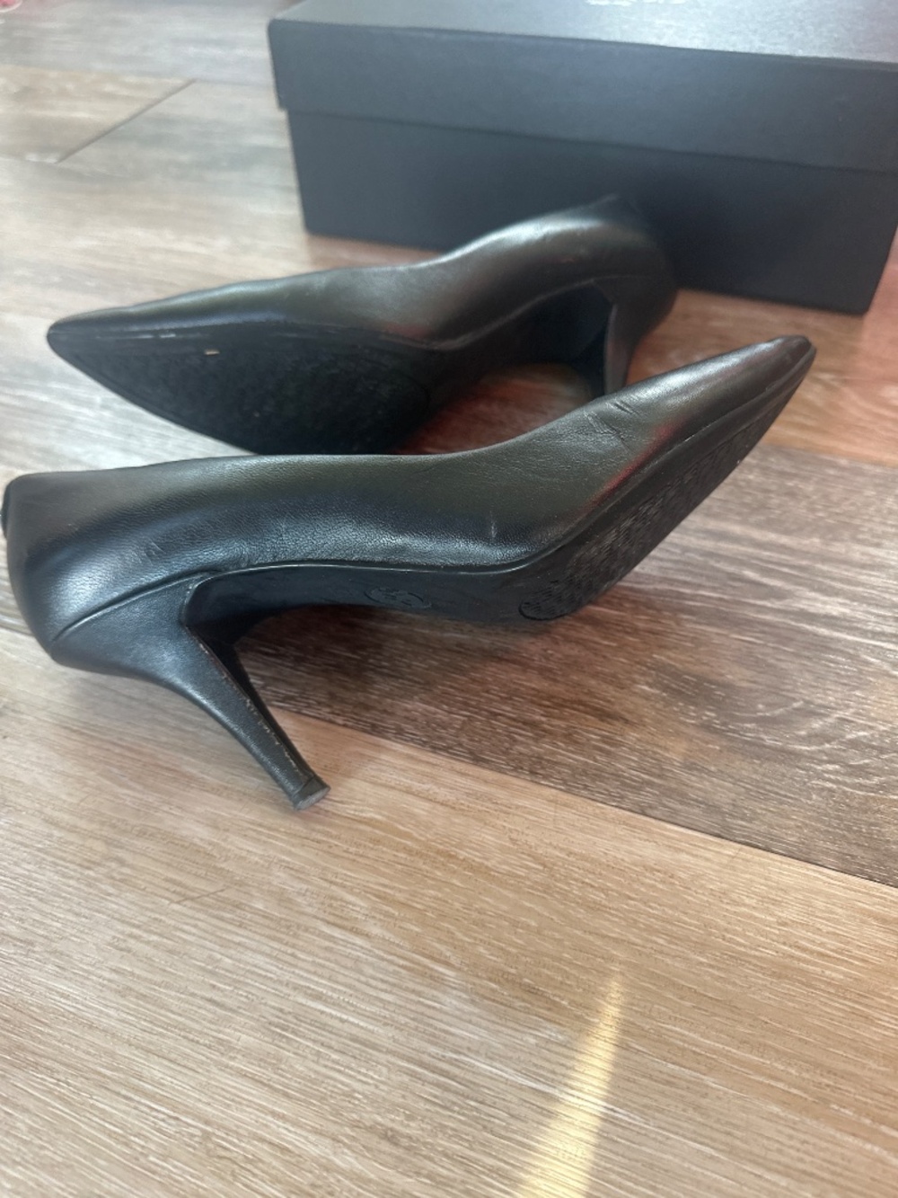 Michael Kors Black Leather Mid-Heel Pumps – Size 8.5M - Picture 5 of 5